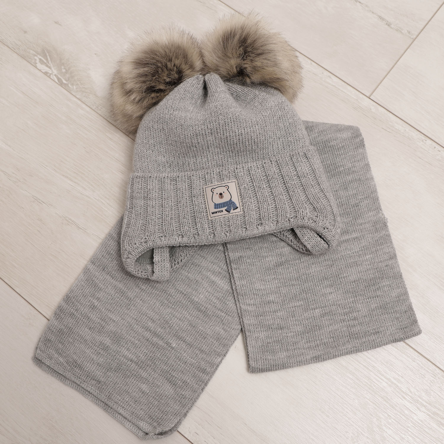 Czapka i szalik dla chłopca zimowy komplet, beżowy, z dwoma pomponami Jewel