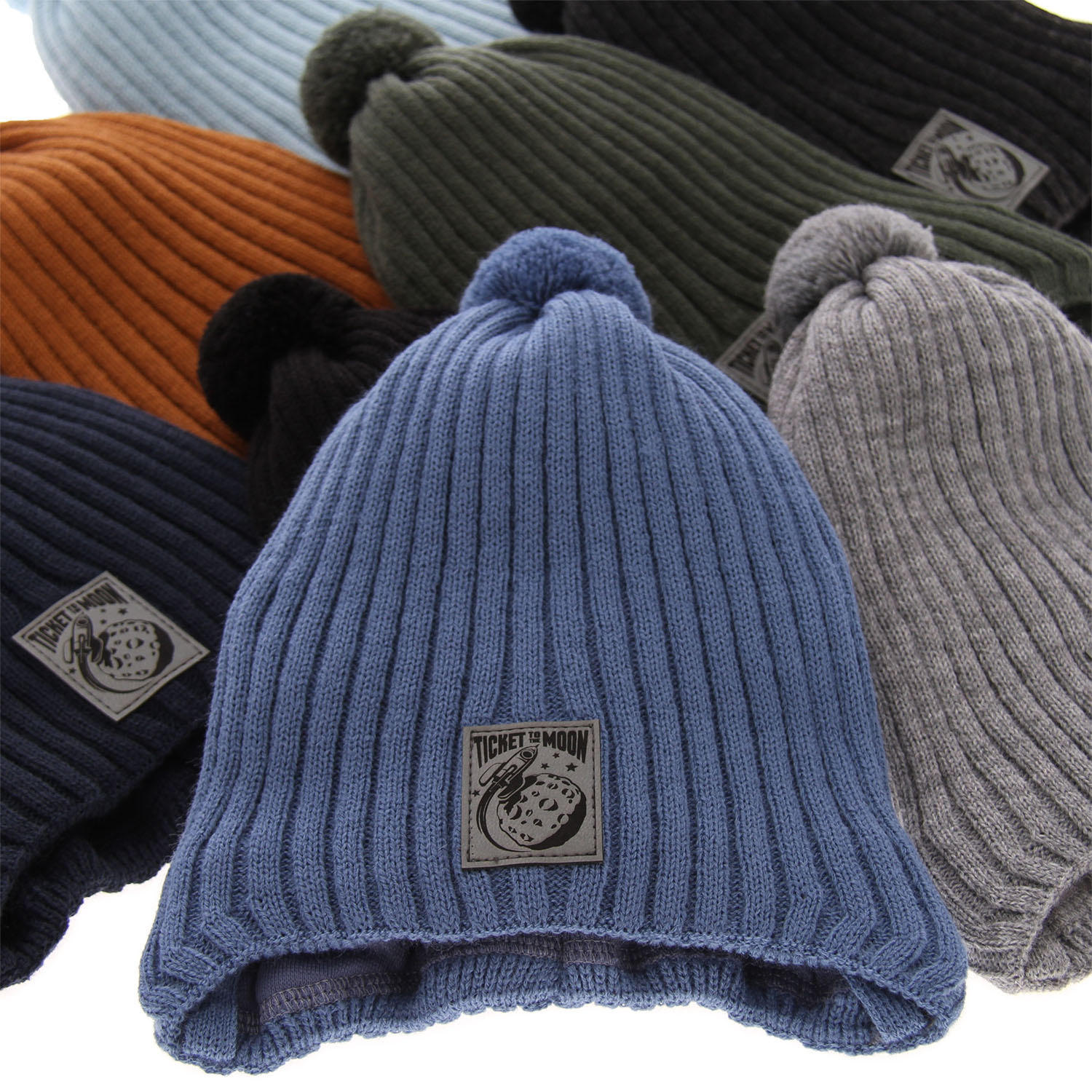 Czapka jesienna, wiosenna dla chłopca, niebieska, wiązana, z pomponem Cyspin