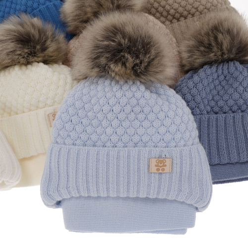 Czapka i szalik dla chłopca zimowy komplet, biały, z pomponem, wiązany Norberto