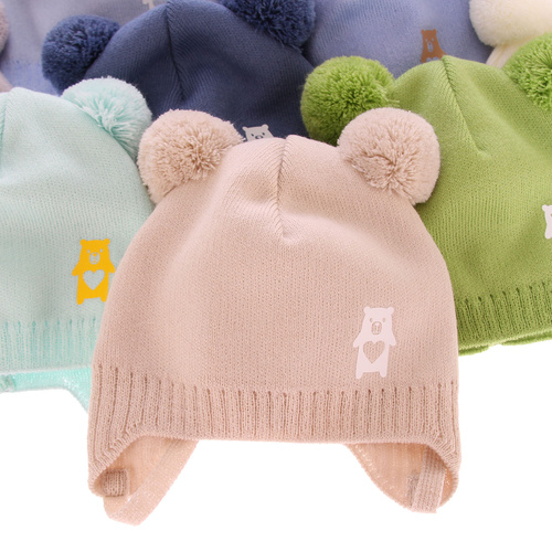 Czapka jesienna, wiosenna dla chłopca, biała, z dwoma pomponami, wiązana, Barney