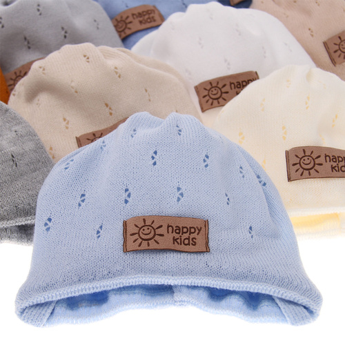 Czapka jesienna, wiosenna dla chłopca, beżowa, wiązana Bobi